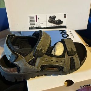 NEW‎ NEVER WORN SONOMA ADJUSTABLE GRAY SANDALS SIZE 7